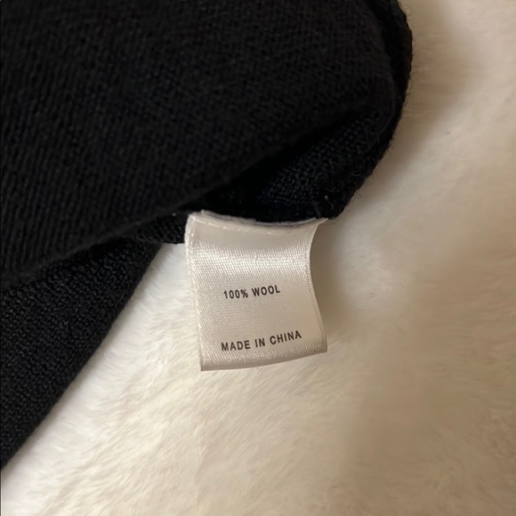 St. John Boat Neckline Wool Asymmetrical Sweater Size SP - Picture 6 of 6